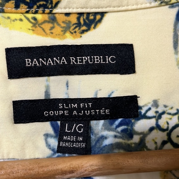 Banana Republic Slim Fit Short Sleeve Yellow Pineapple Design Shirt - Picture 2 of 4